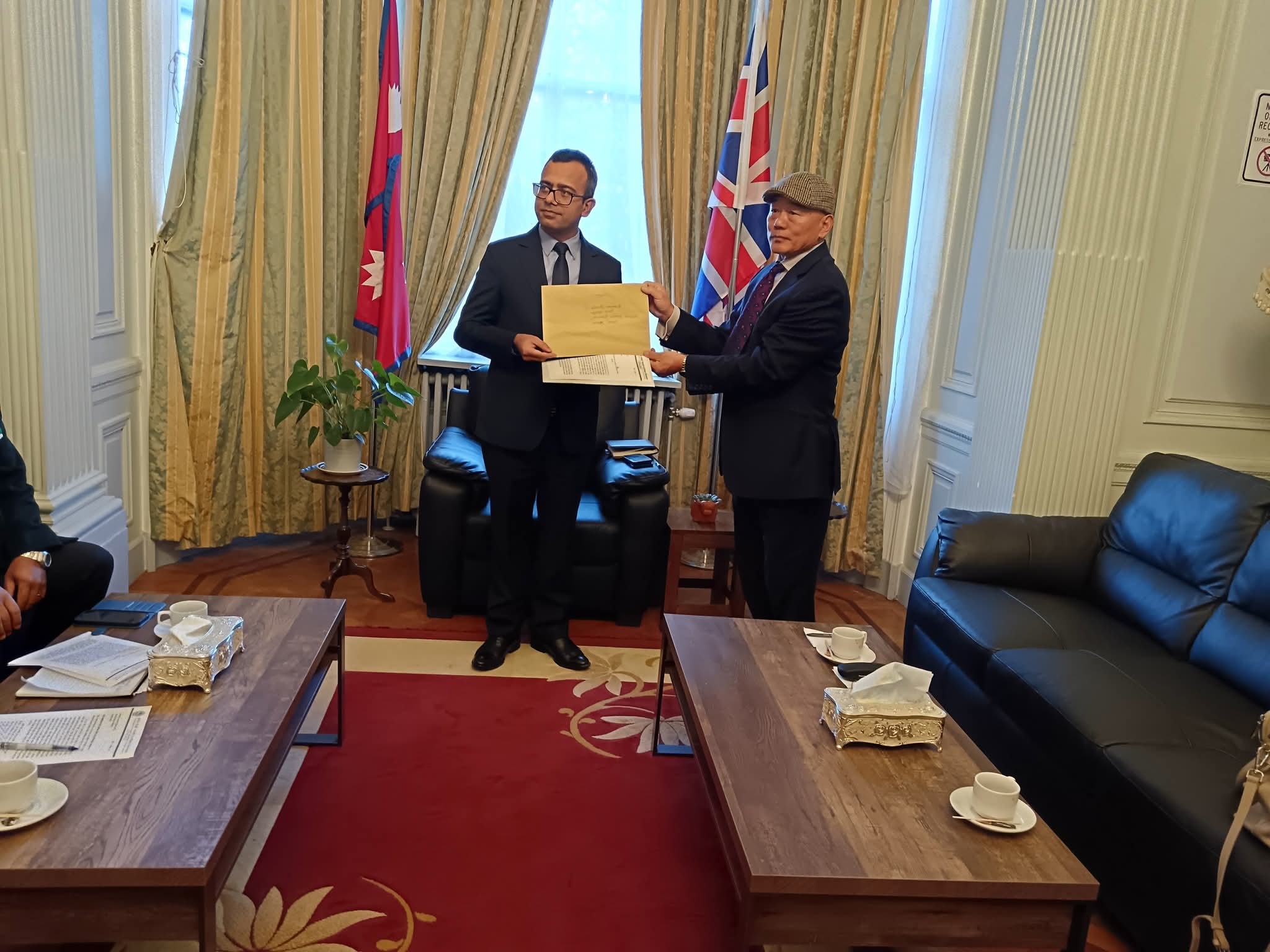 नागरिकताको निस्सा देखाएर बेलायतबाटै मतदान गर्न पाउन-माग ।